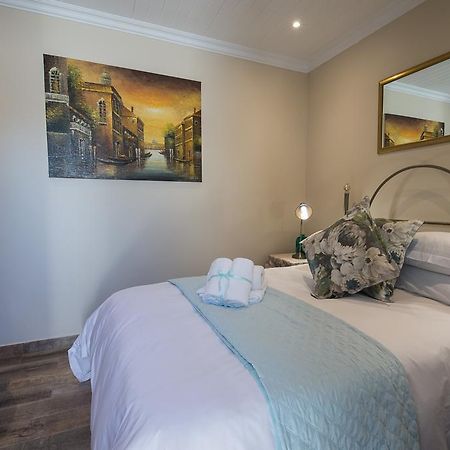 Kings Halt Hotel Bloemfontein Bagian luar foto