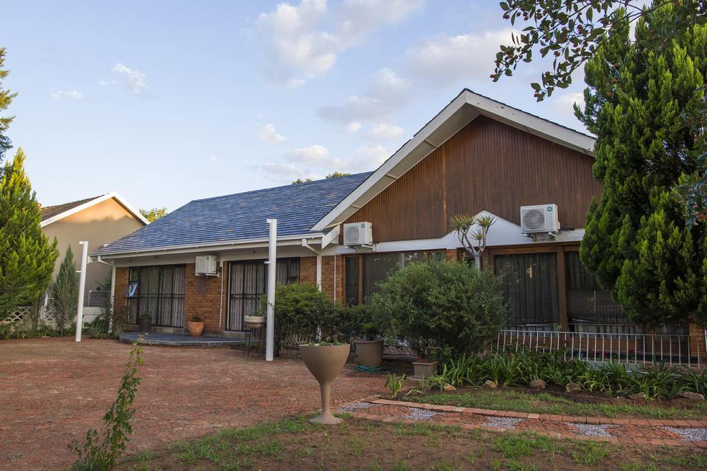 Kings Halt Hotel Bloemfontein Bagian luar foto
