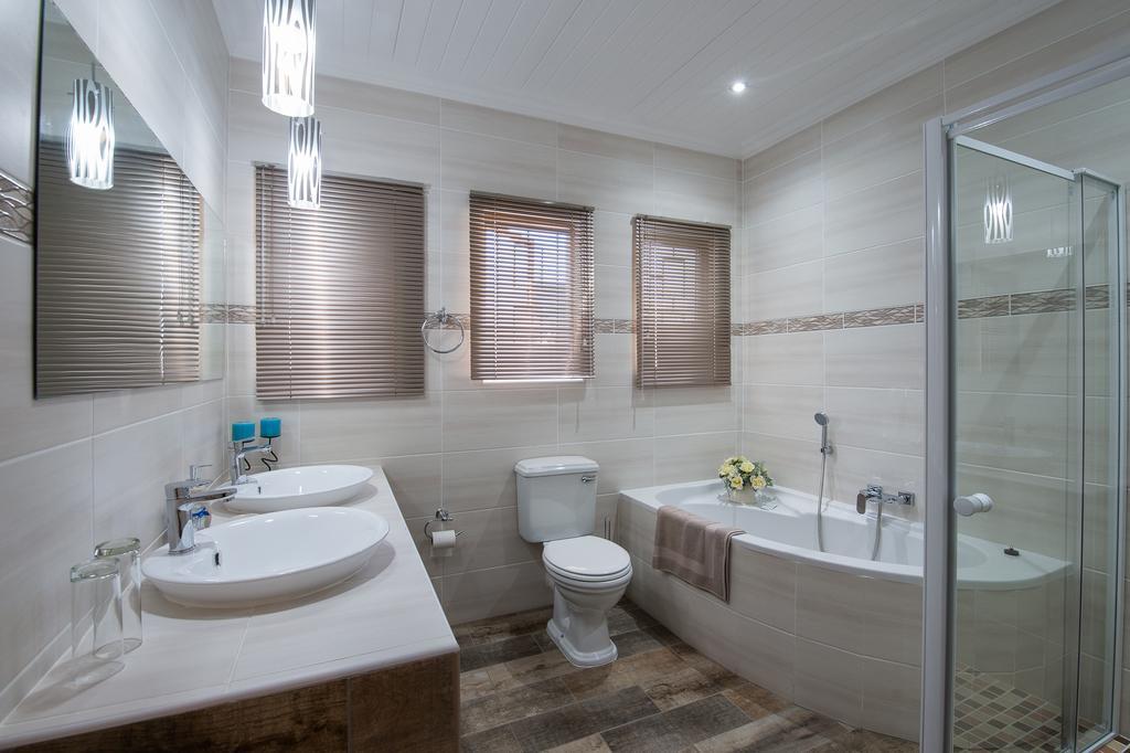 Kings Halt Hotel Bloemfontein Bagian luar foto