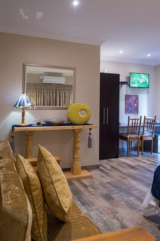 Kings Halt Hotel Bloemfontein Bagian luar foto
